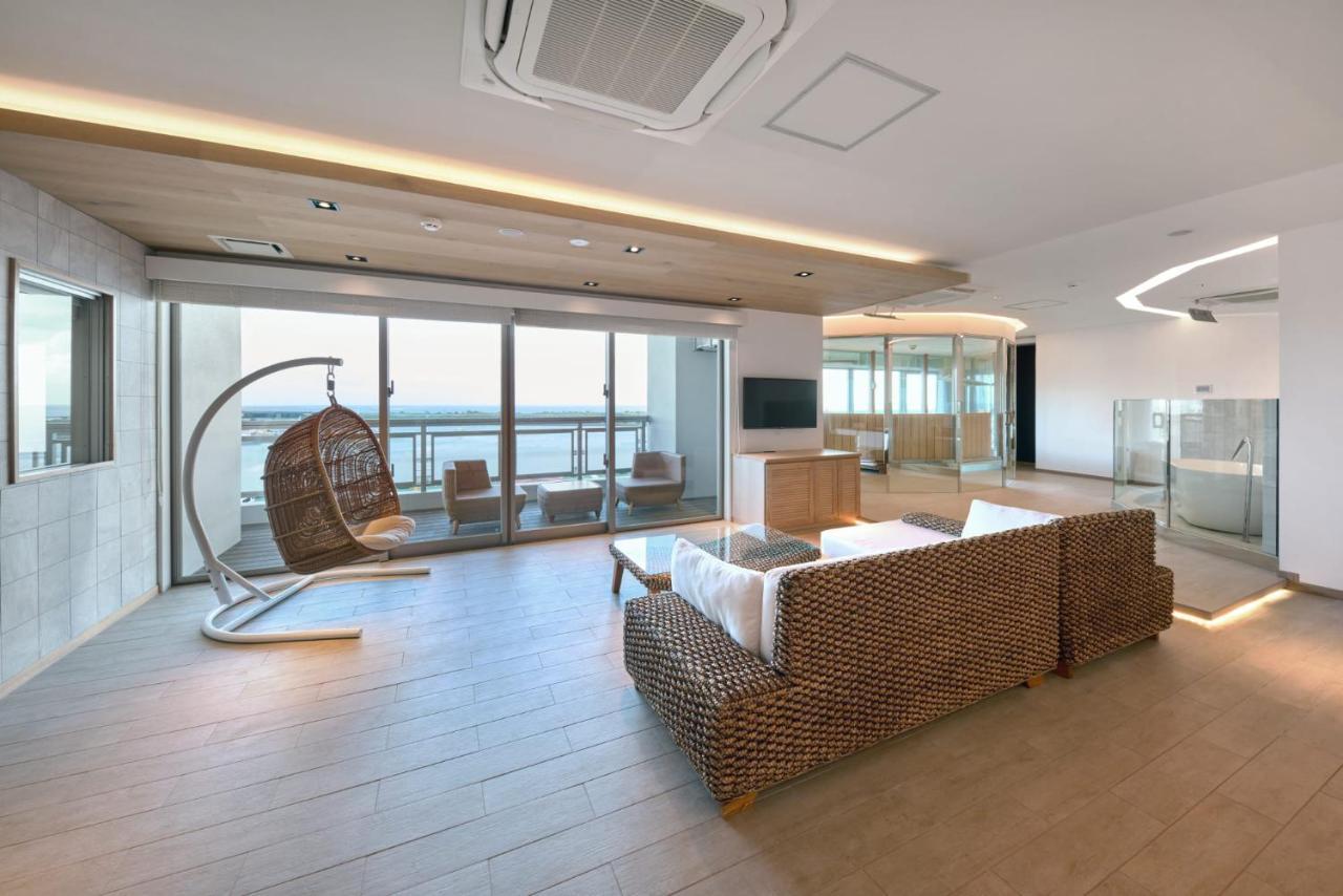 เธิร์ด อิชิงากิจิมะ Hotel Ishigaki  ภายนอก รูปภาพ